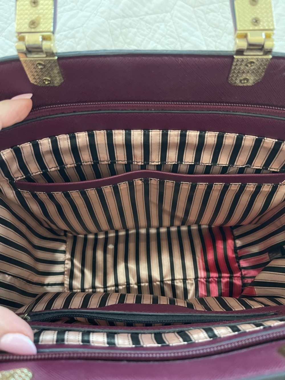 Women's Burgundy Structured Tote with Gold Hardware - Picture 6 of 10